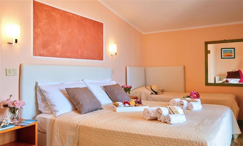 Hotel La Pergola ซานตามาเรีย ดิ กาสเตลลาบาเต ภายนอก รูปภาพ