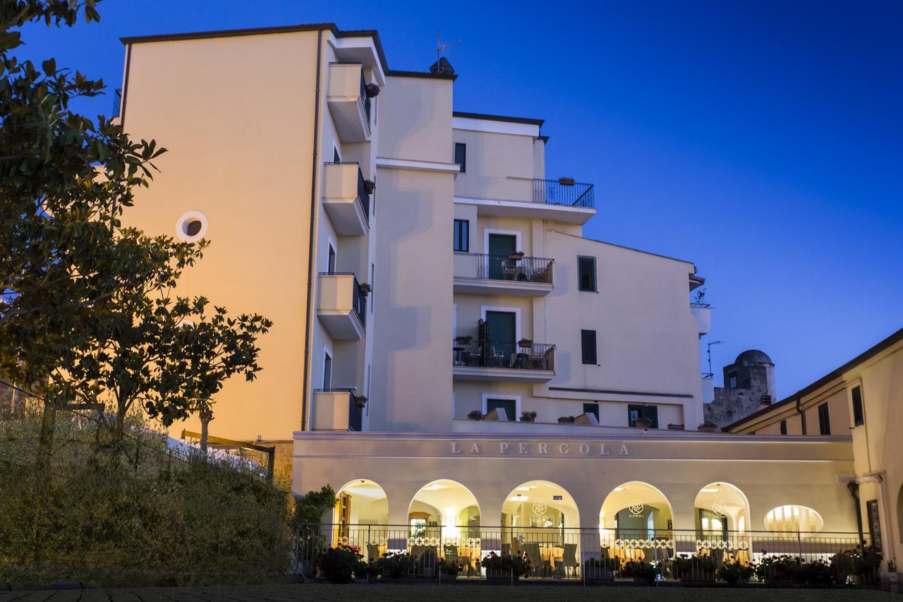 Hotel La Pergola ซานตามาเรีย ดิ กาสเตลลาบาเต ภายนอก รูปภาพ