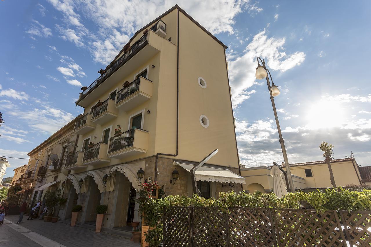 Hotel La Pergola ซานตามาเรีย ดิ กาสเตลลาบาเต ภายนอก รูปภาพ