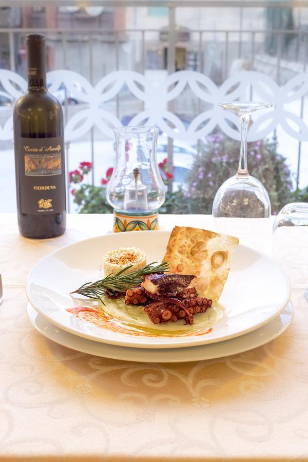 Hotel La Pergola ซานตามาเรีย ดิ กาสเตลลาบาเต ภายนอก รูปภาพ