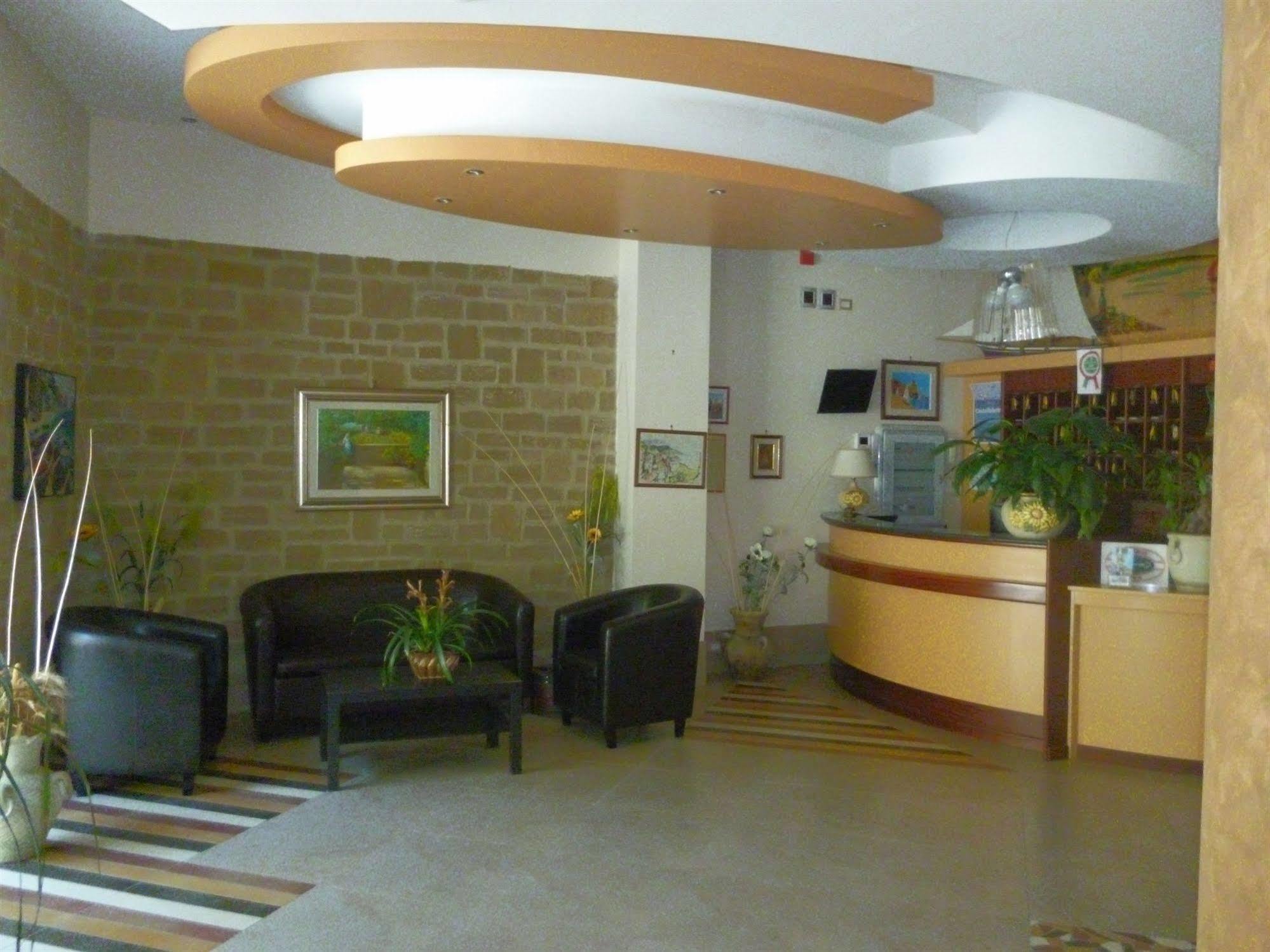 Hotel La Pergola ซานตามาเรีย ดิ กาสเตลลาบาเต ภายนอก รูปภาพ
