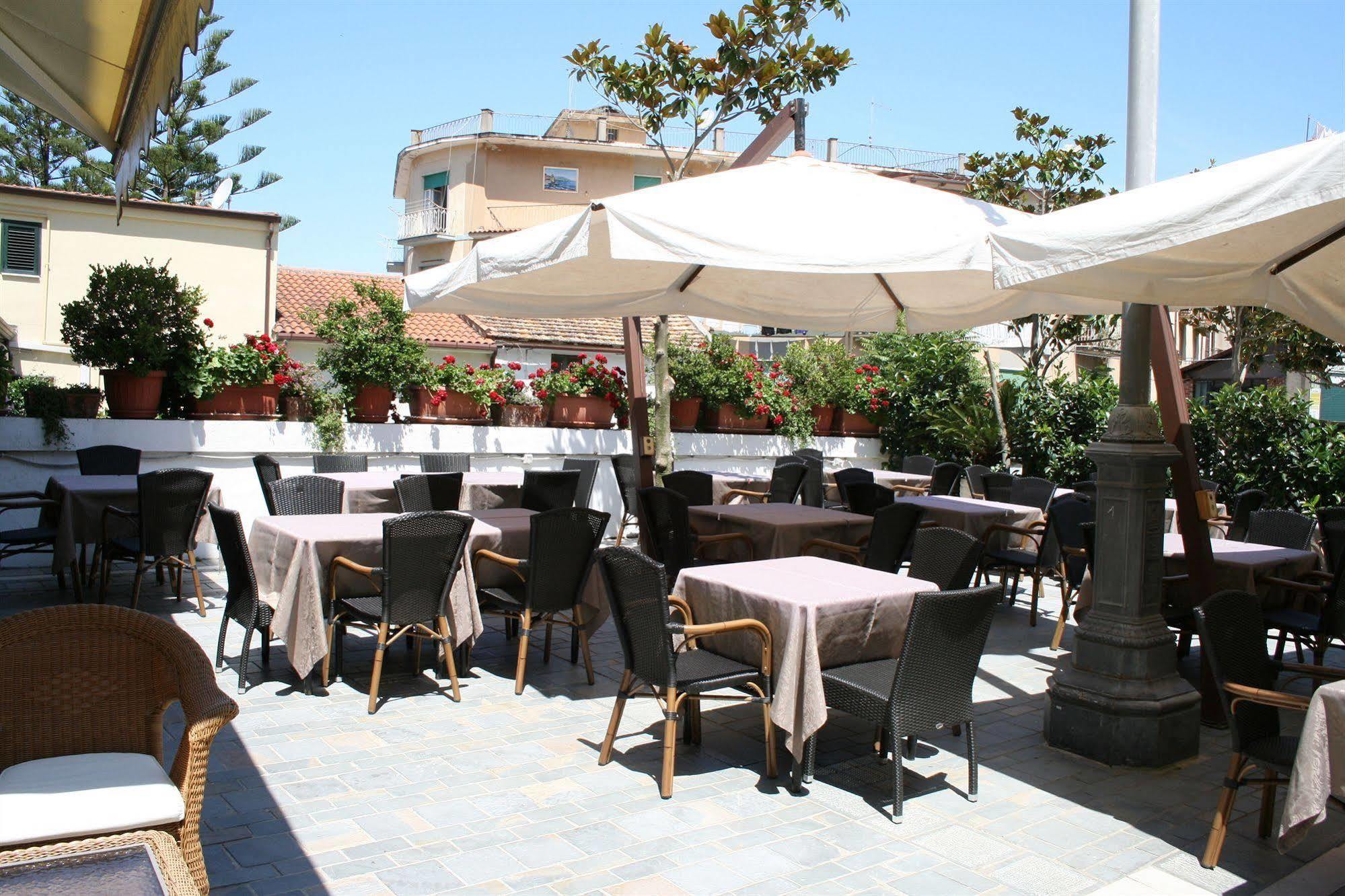 Hotel La Pergola ซานตามาเรีย ดิ กาสเตลลาบาเต ภายนอก รูปภาพ