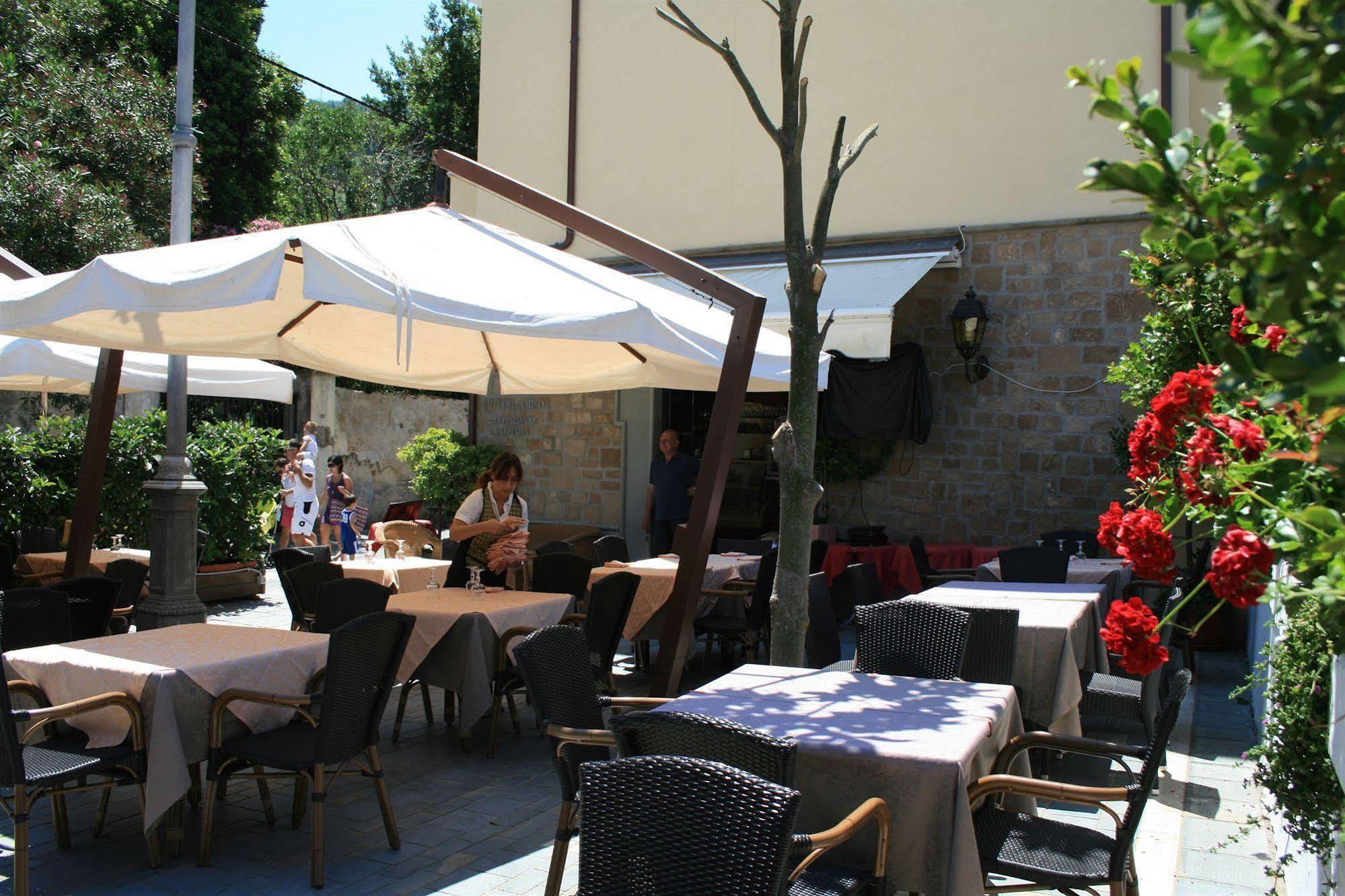 Hotel La Pergola ซานตามาเรีย ดิ กาสเตลลาบาเต ภายนอก รูปภาพ